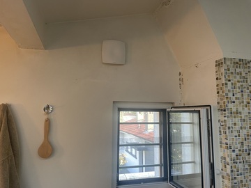 Pose d’extracteurs Hygroréglable pour un plafond rampant - Solution idéale pour une maison sans combles