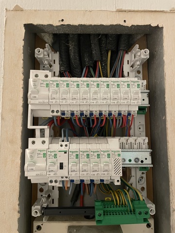 Remplacement et mise aux normes d'un tableau électrique à Toulouse